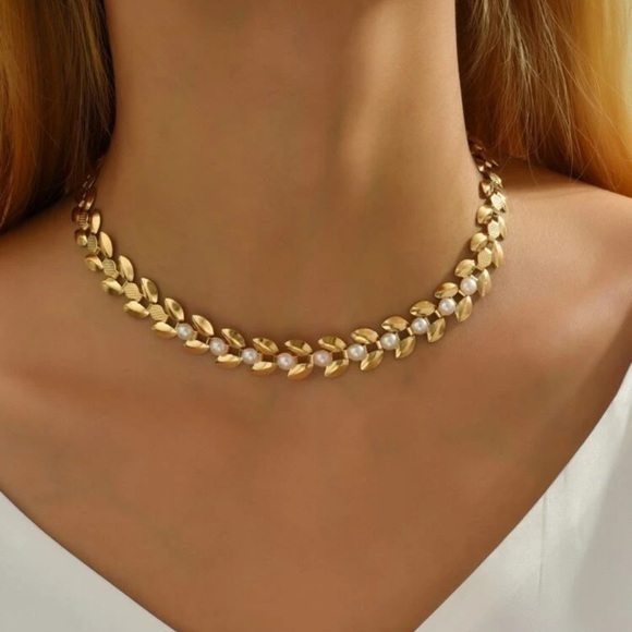 Faux Pearl and Leaf Necklace Golden Choker - Picture 7 of 7